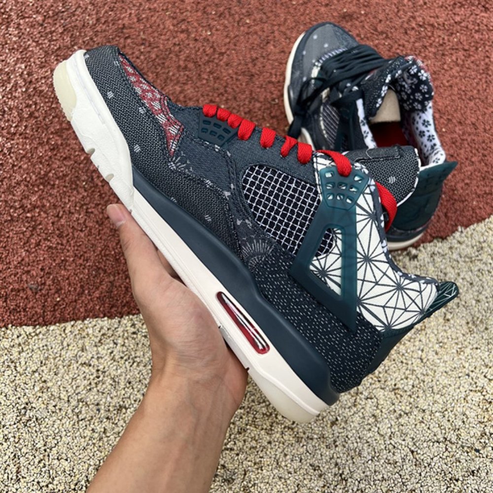 Air Jordan 4 Retro SE Deep Ocean Sneakers